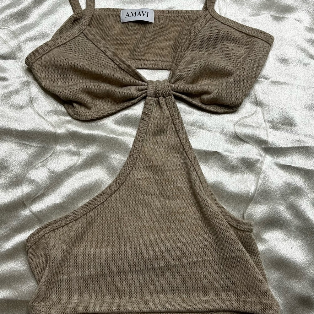 Perfect Staple Vacation Top!!! Knitted Material with cut out details on sides!